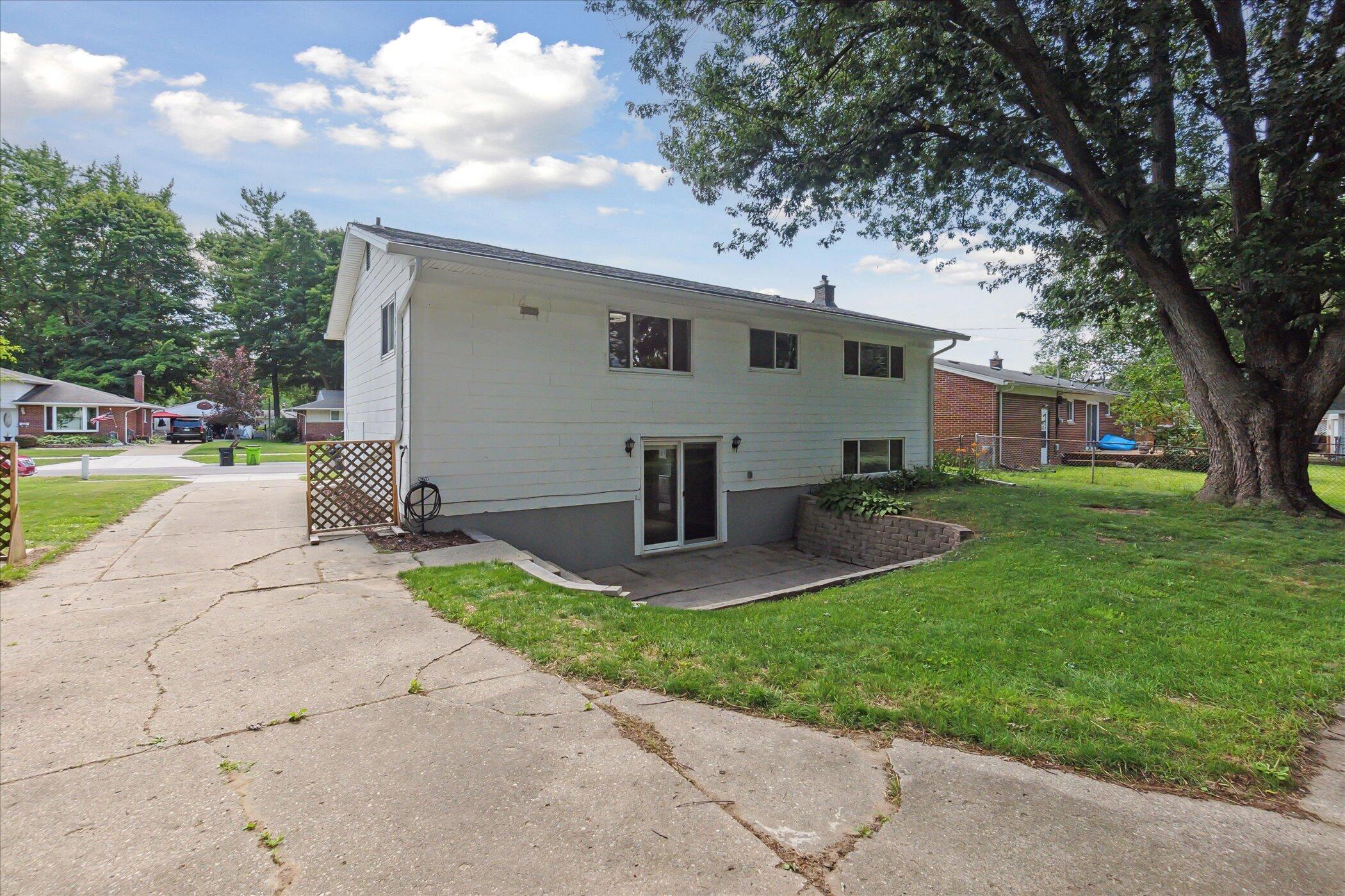 910 Newport Drive Property Photo 35