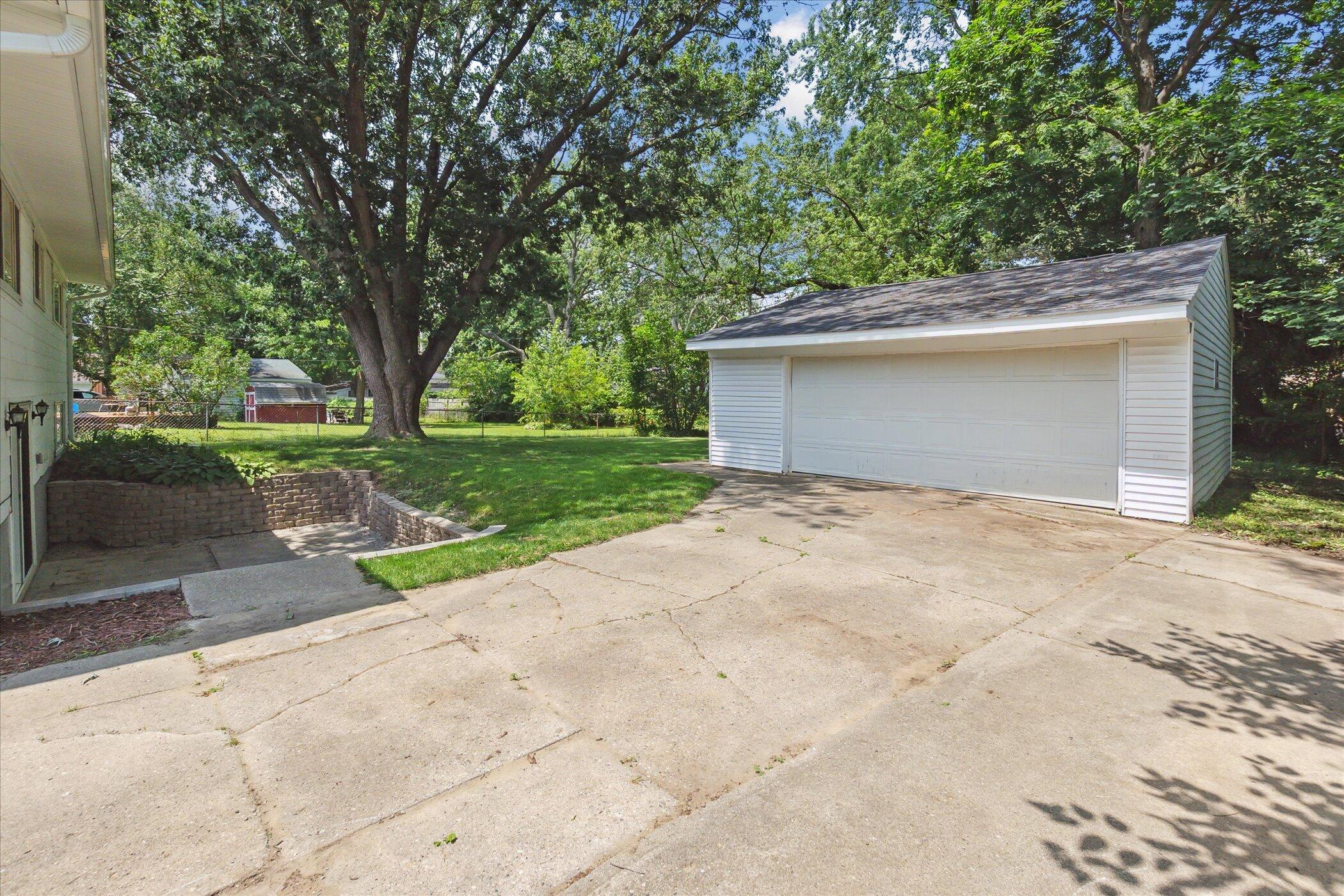 910 Newport Drive Property Photo 38