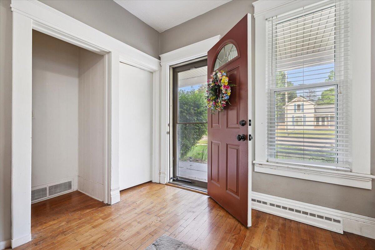 851 N Leroy Street Property Photo 2