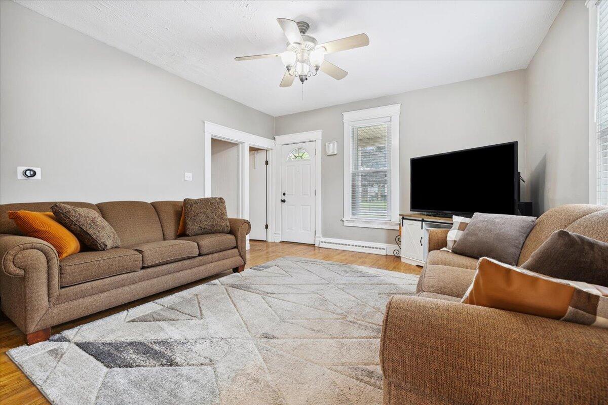 851 N Leroy Street Property Photo 4