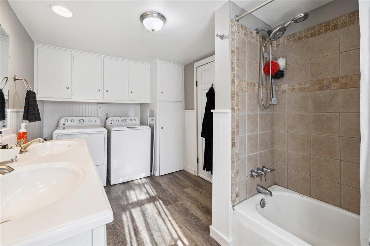 851 N Leroy Street Property Photo 14