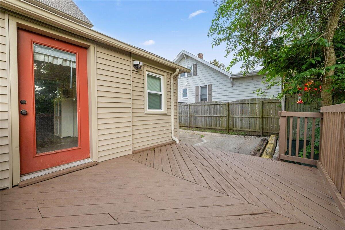 851 N Leroy Street Property Photo 20