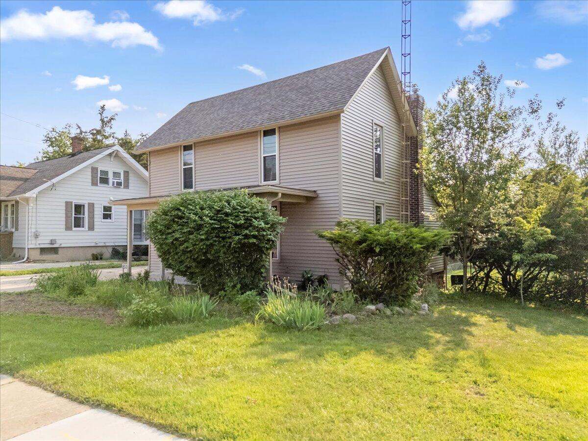 851 N Leroy Street Property Photo 33