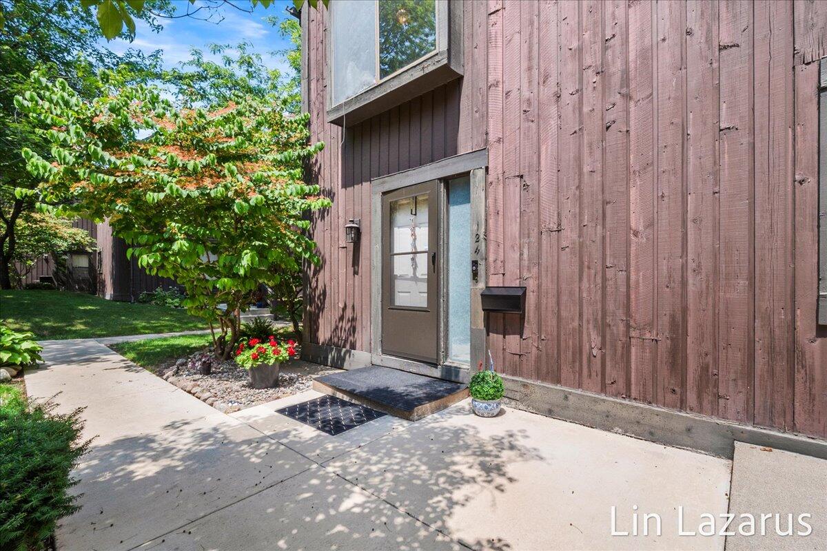 124 Lanark Court Property Photo 1