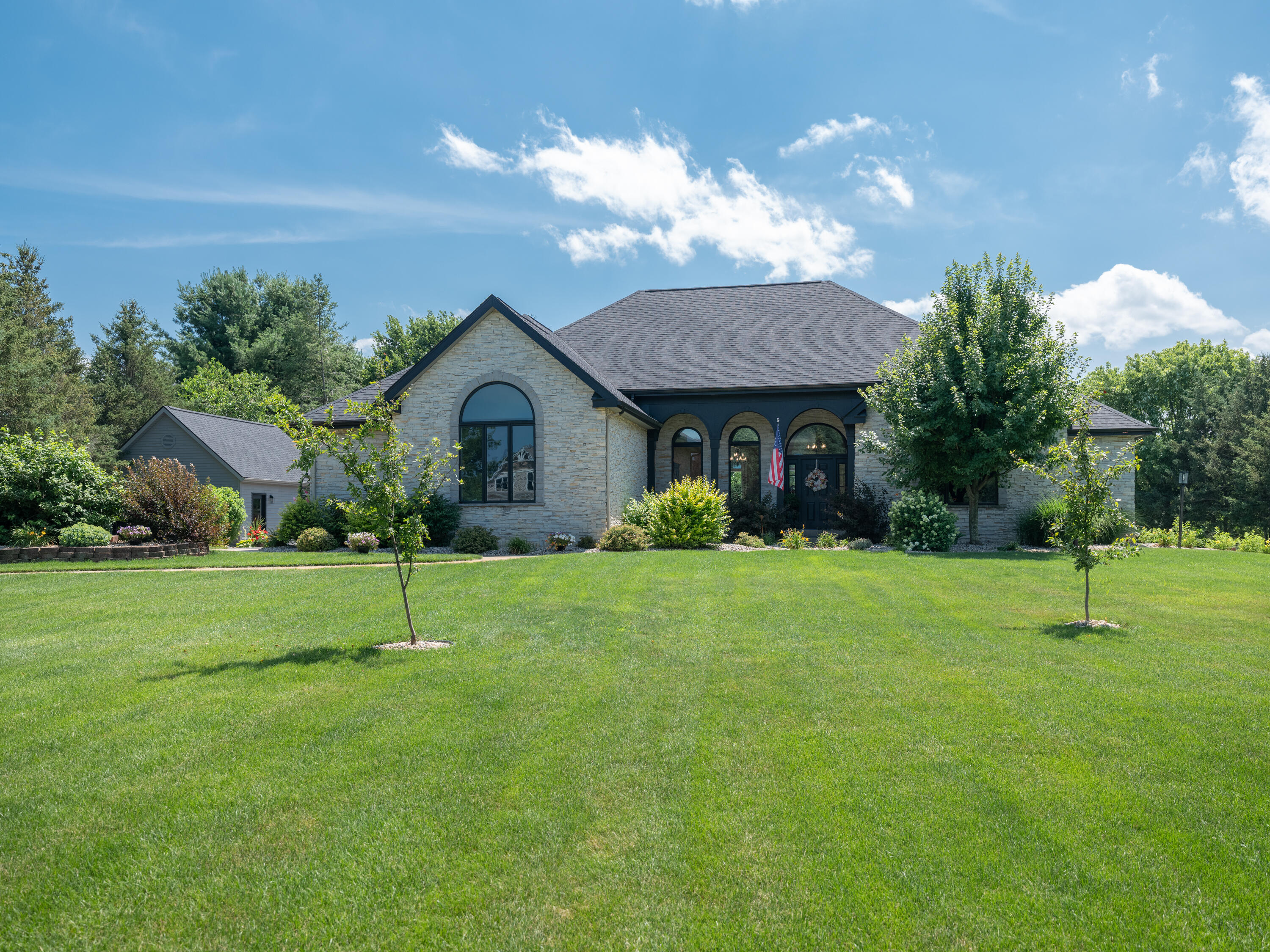 8835 Pine Island Ct N Property Photo 1