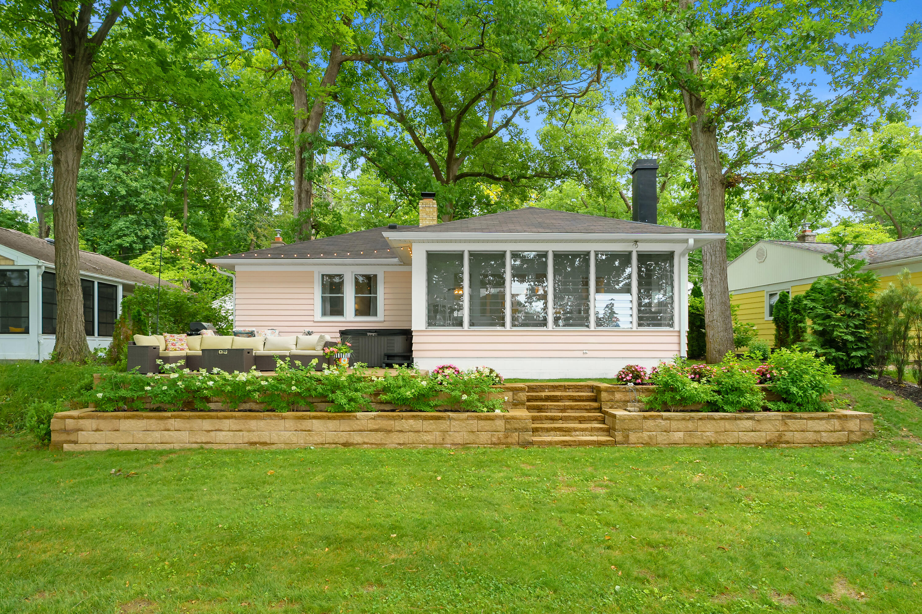 530 E Gull Lake Drive Property Photo 1