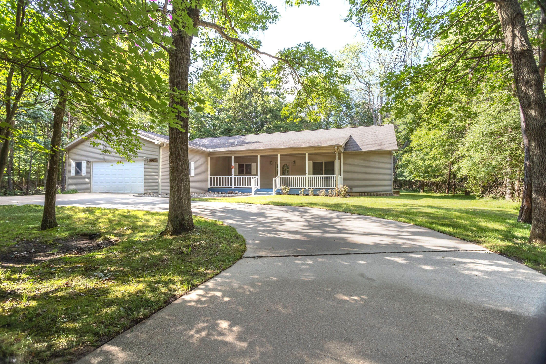 10086 Hawthorne Lane Property Photo 1