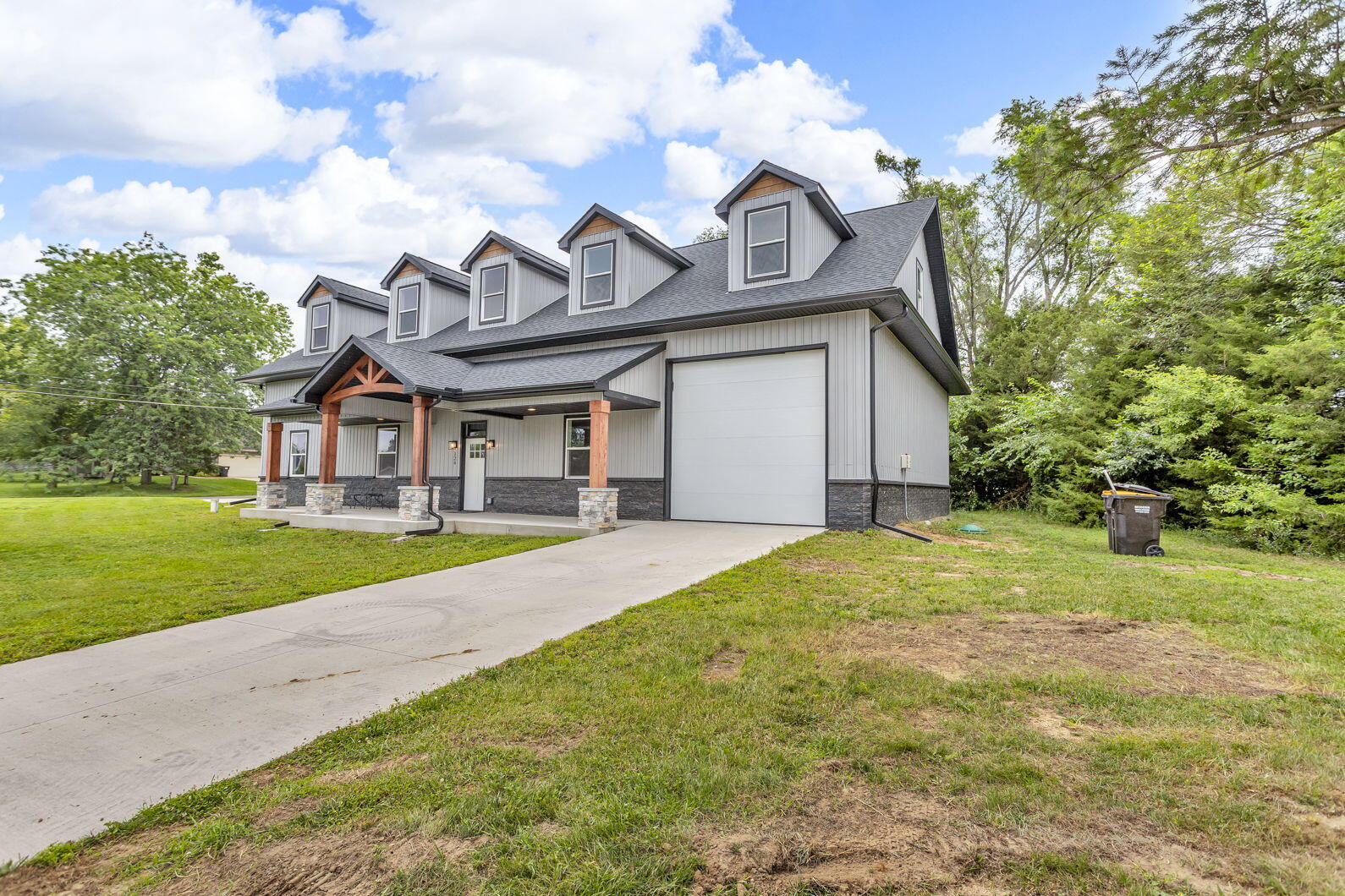126 Kingsbury Drive Property Photo 1