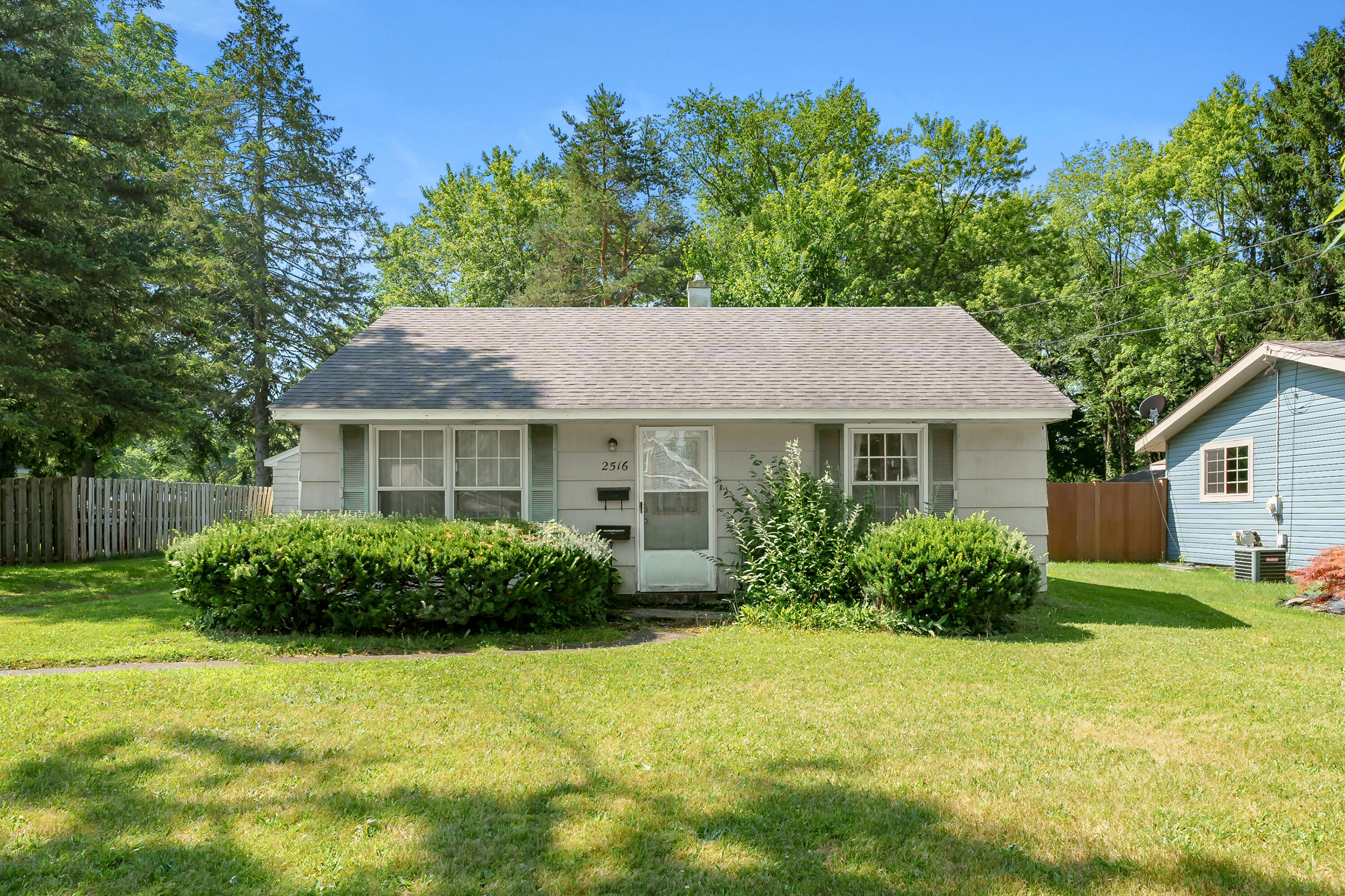 2516 Glendale Boulevard Property Photo 1