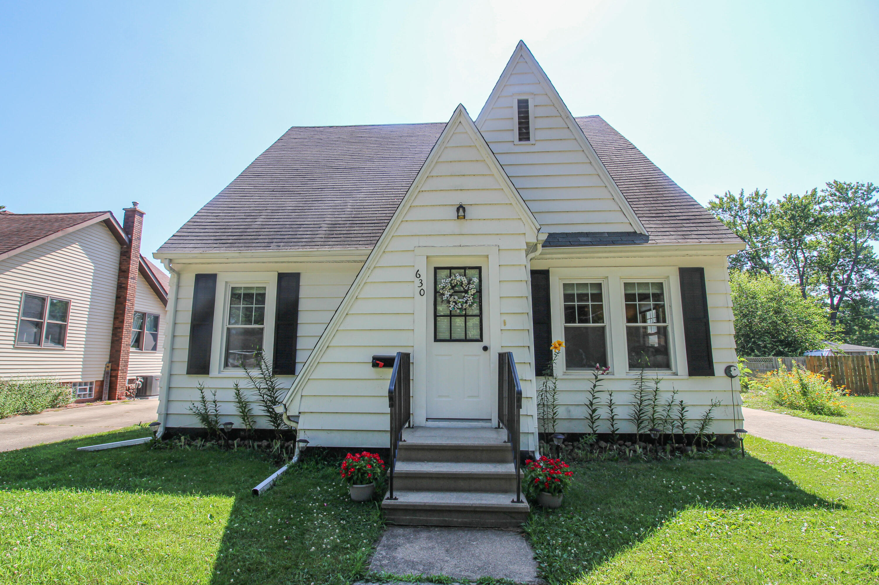 630 S Lincoln Avenue Property Photo 1