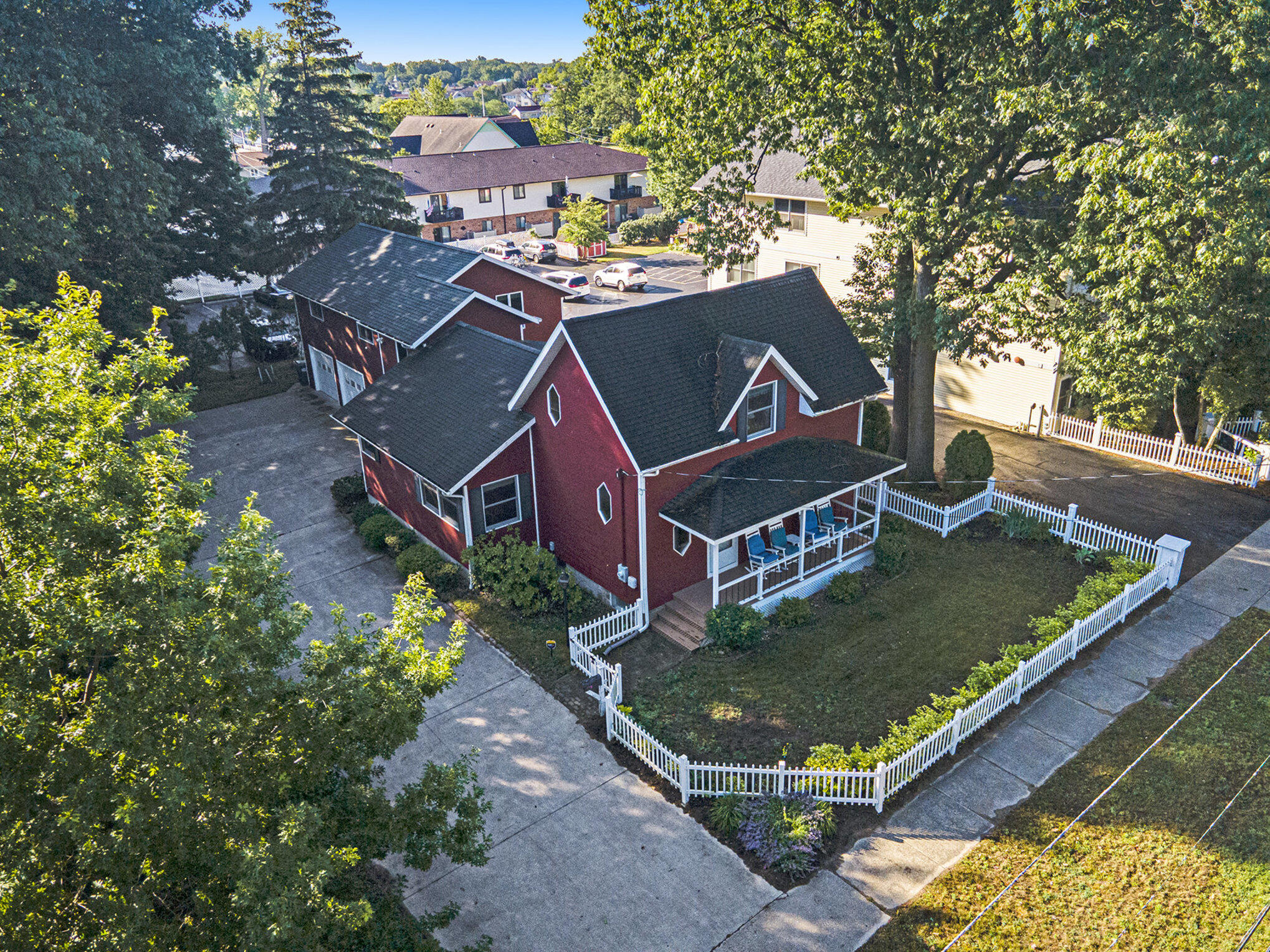 220 Park Avenue Property Photo 1