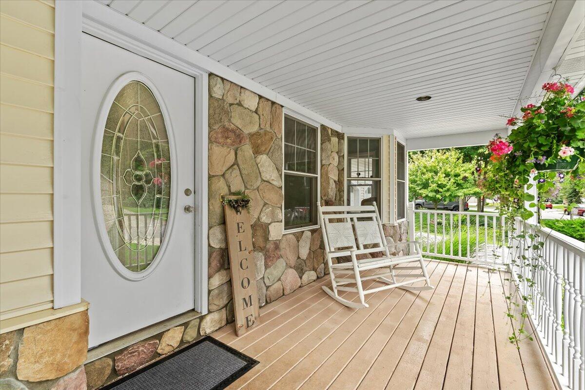 1075 Crystal Wood Drive Property Photo 5
