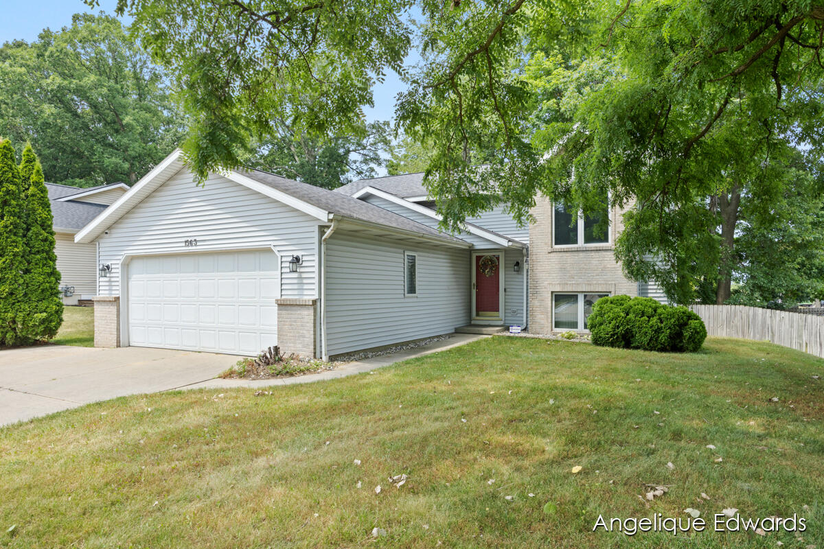 1563 Amberly Drive Se Property Photo 1