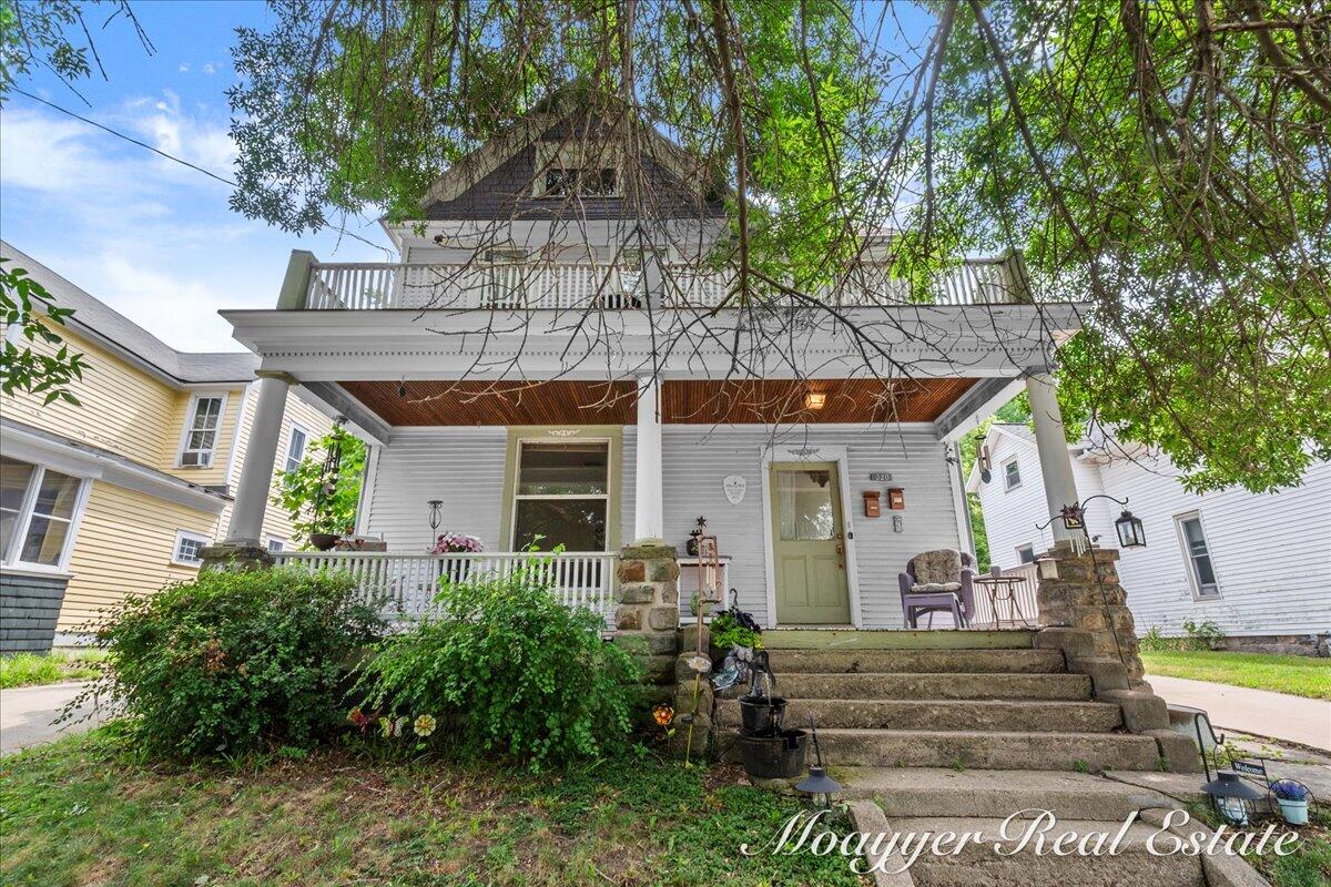 320 Charles Avenue Se Property Photo 1