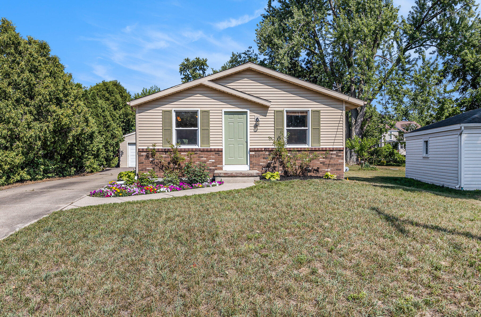 3054 Kensboro Avenue Ne Property Photo 1