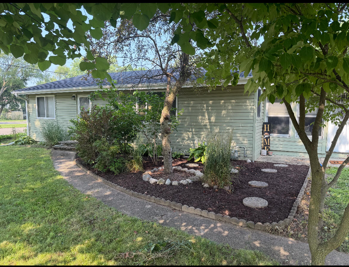 450 E Ave N Property Photo 1