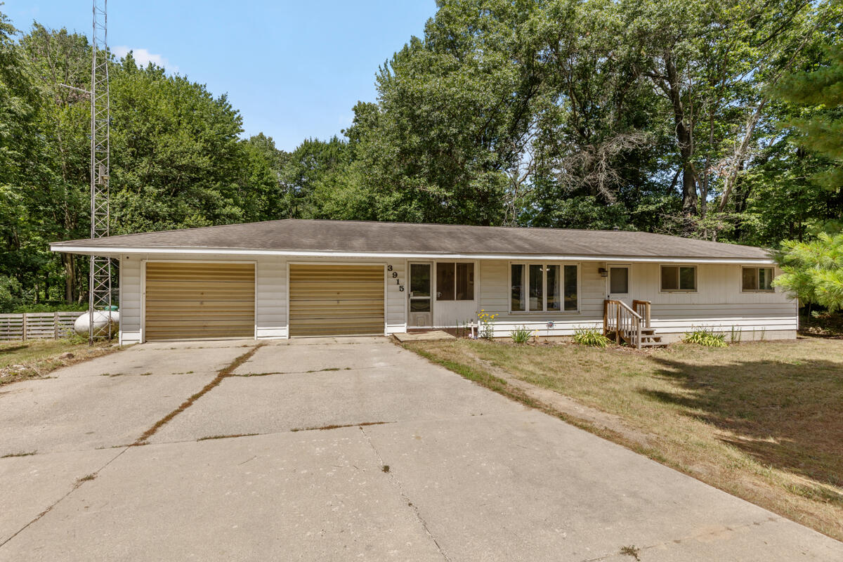3915 E Fox Drive Property Photo 1