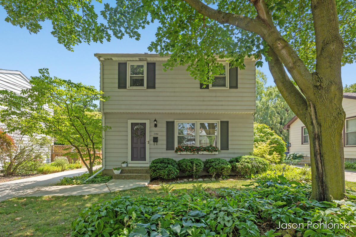 1330 Burke Avenue Ne Property Photo 1