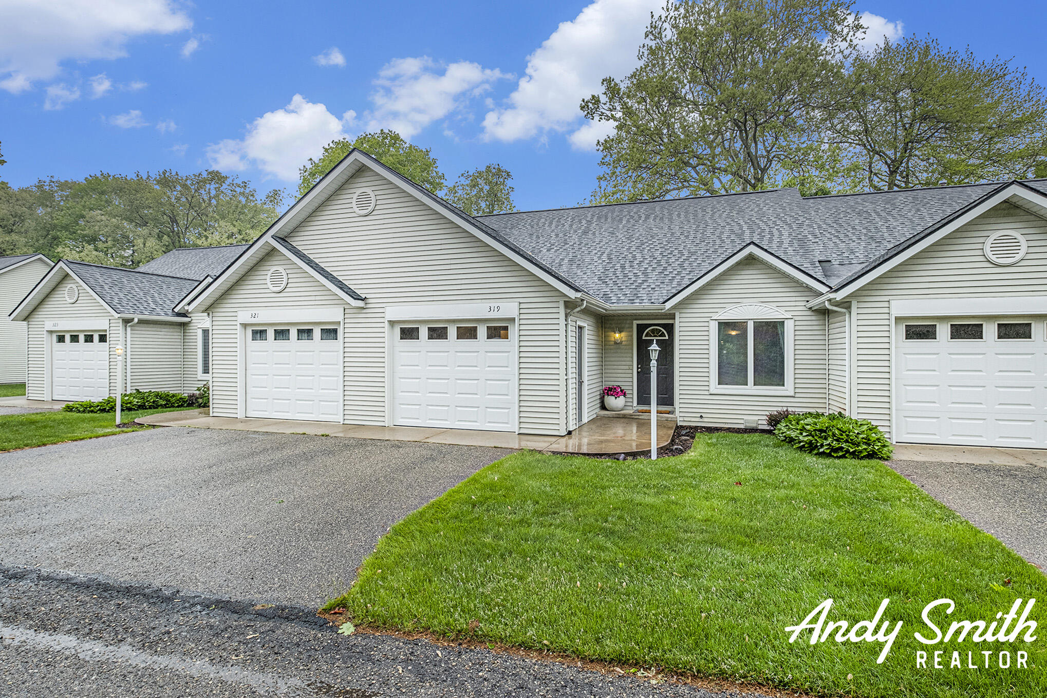 319 Nestlewood Drive, 3 Property Photo 1