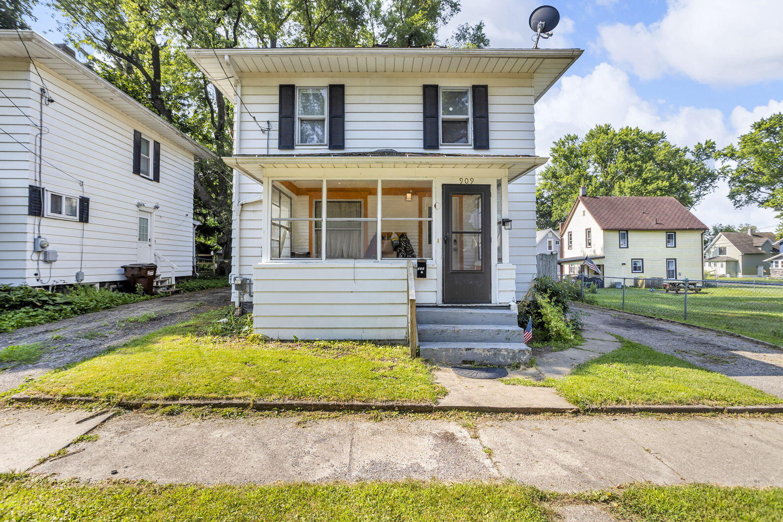 909 Hallett Street Property Photo 1