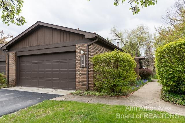 2520 Traver Boulevard Property Photo 1