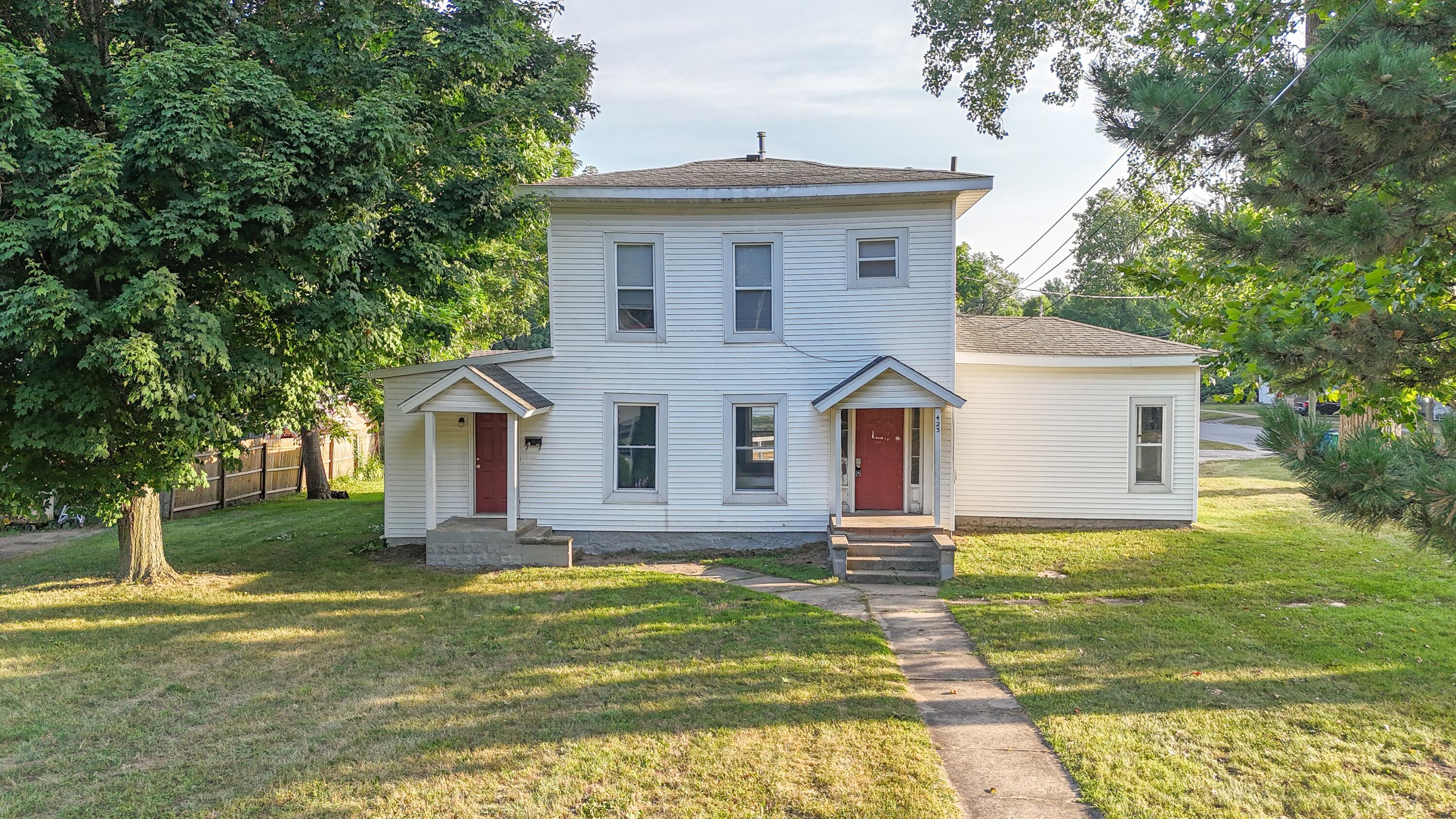 423 E Division Street Property Photo 1