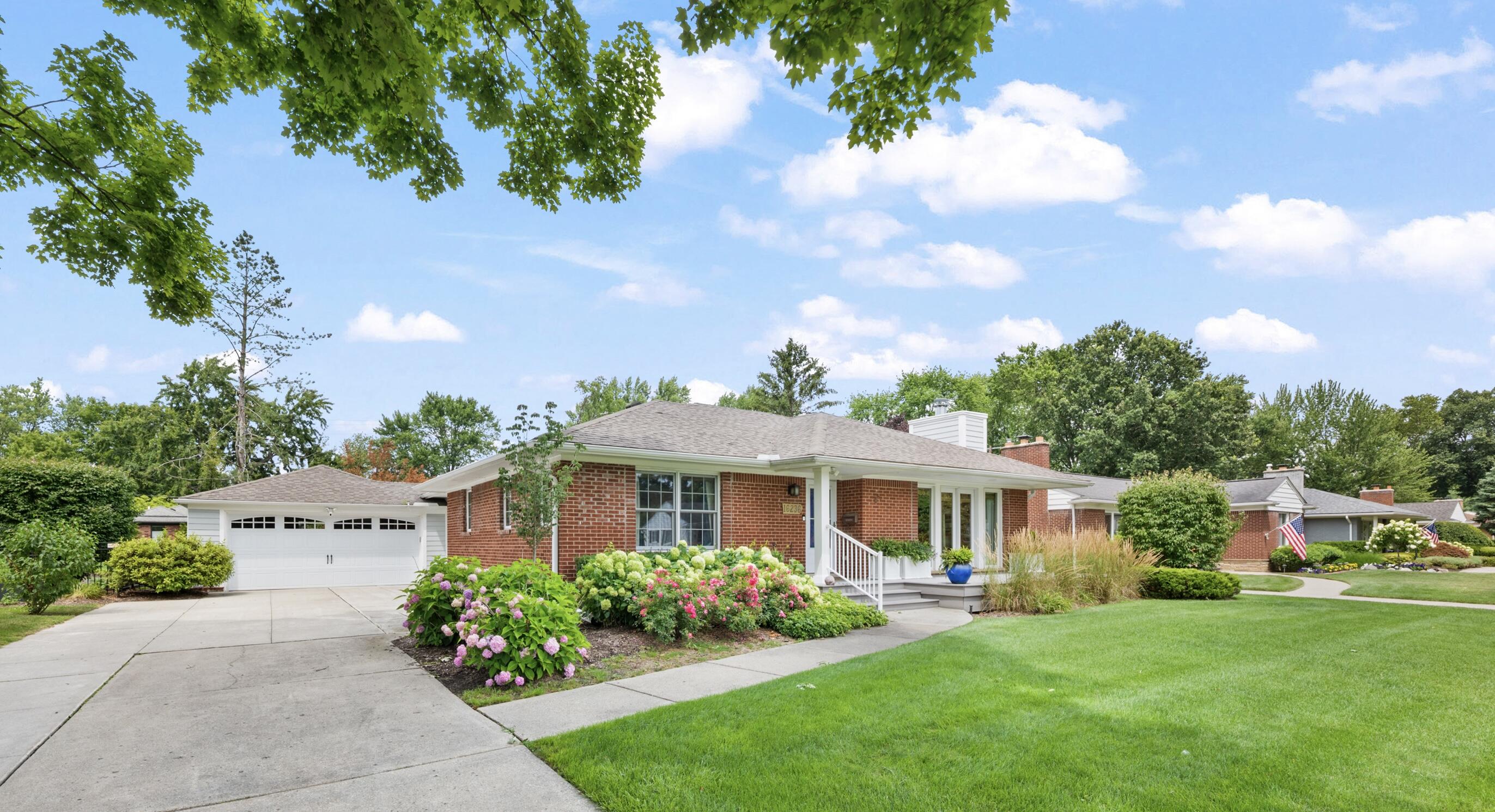 16236 Beechwood Avenue Property Photo 1