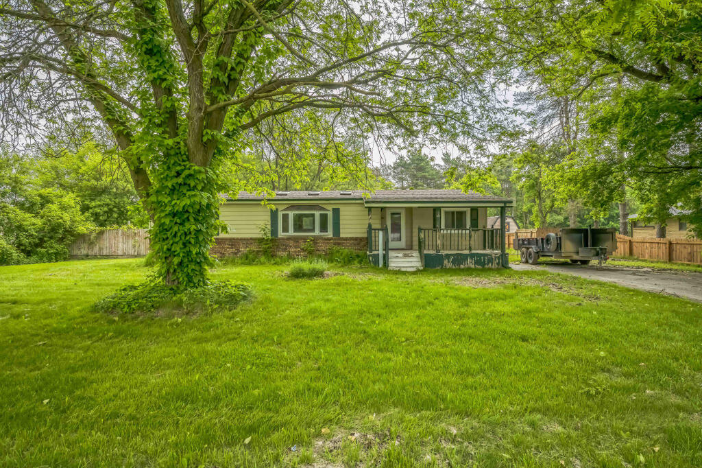 8054 N Gale Road Property Photo 1