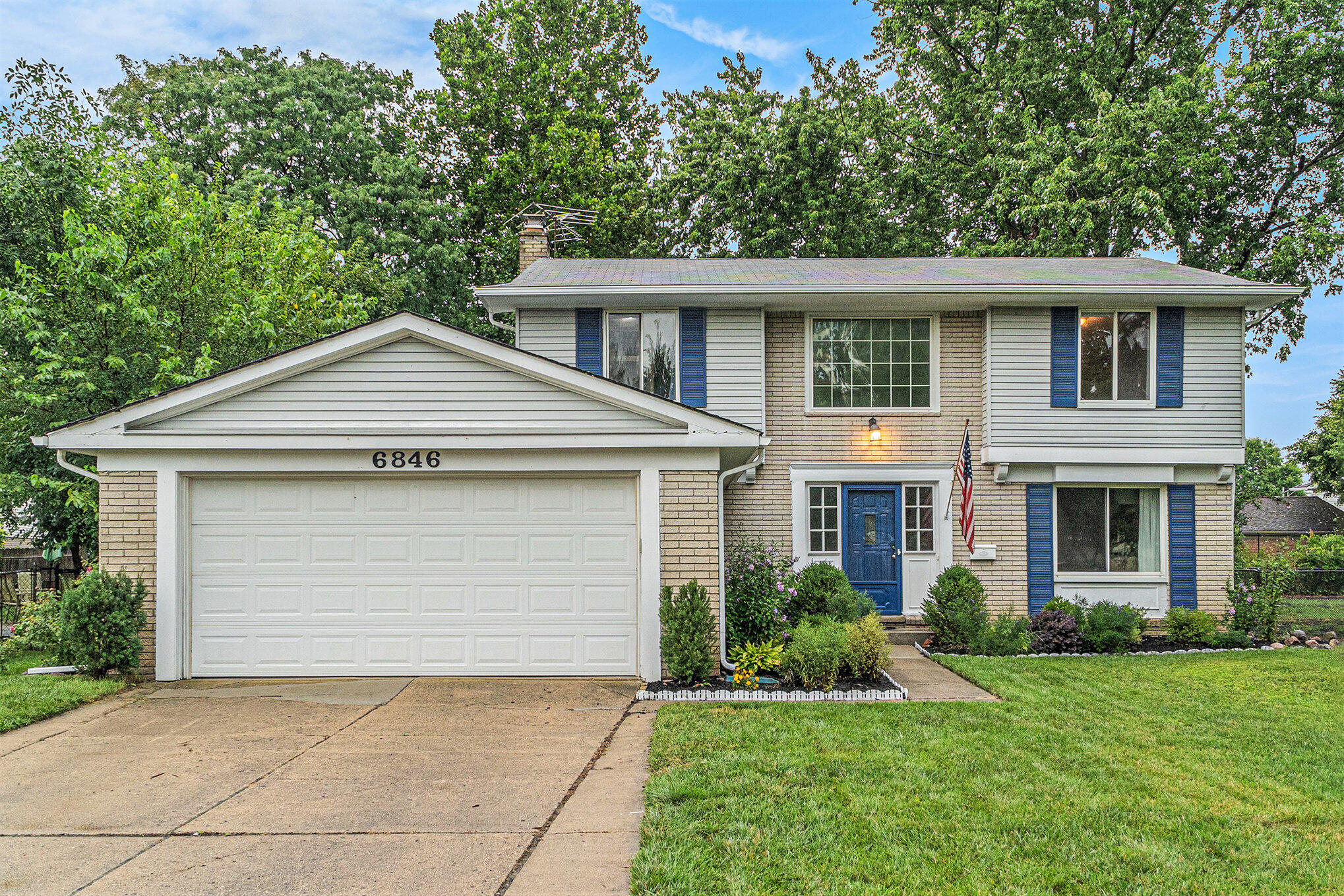 6846 Montfort Drive Property Photo 1
