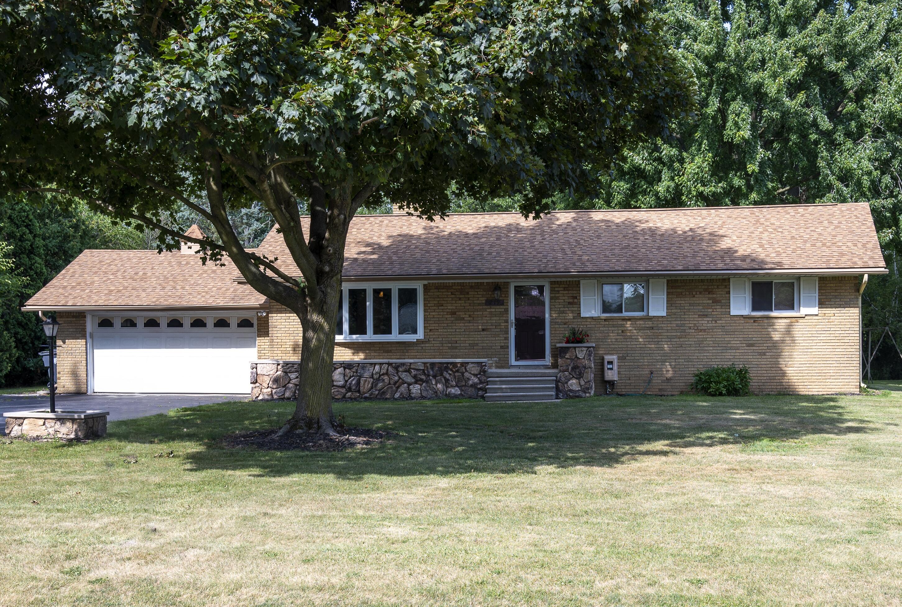 219 Ottawa Drive Property Photo 1