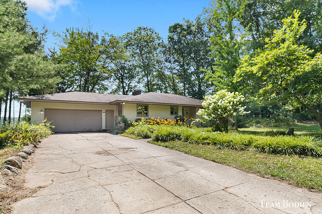 23129 Lakeview Lane Property Photo 1