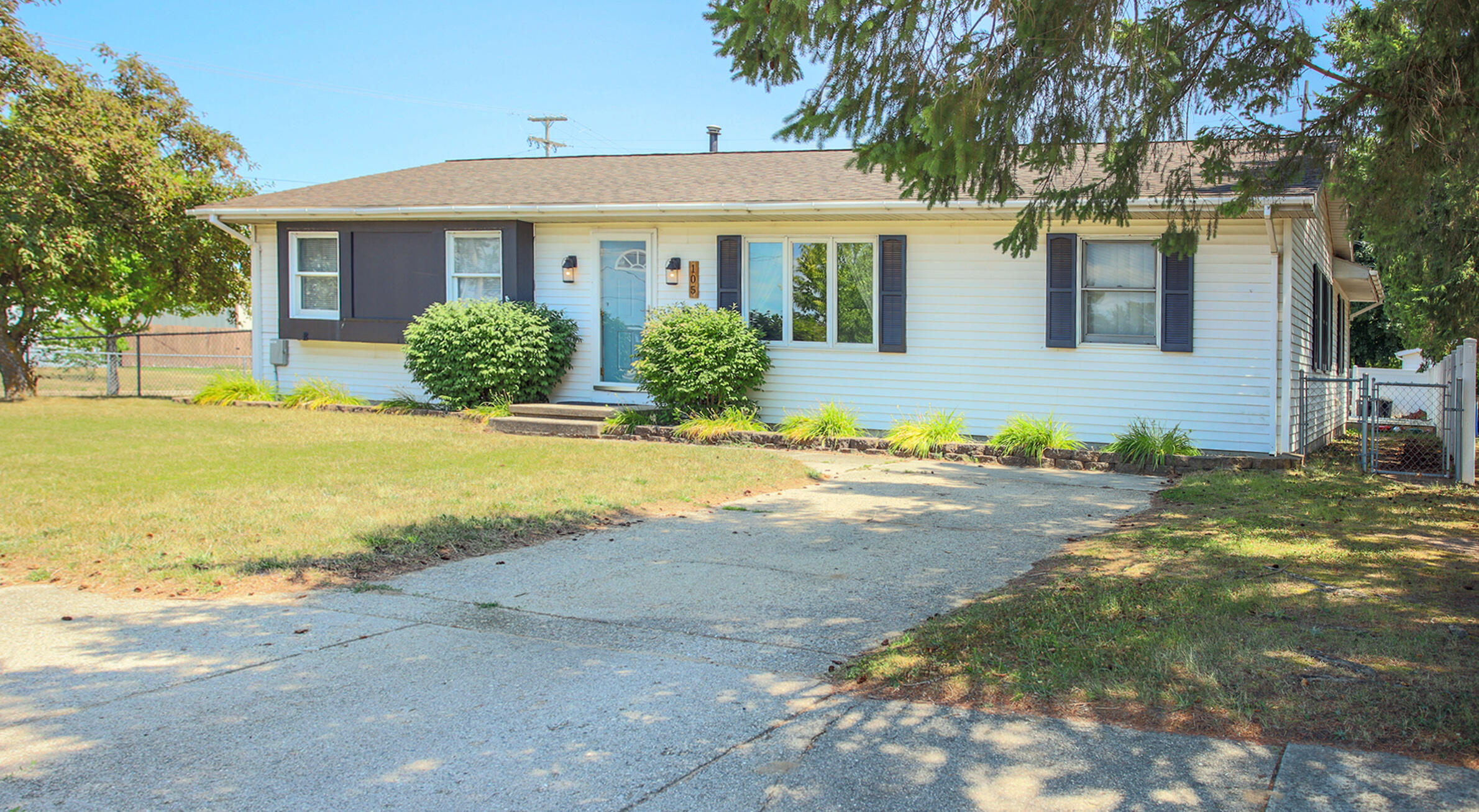 105 S Dekraft Avenue Property Photo 1