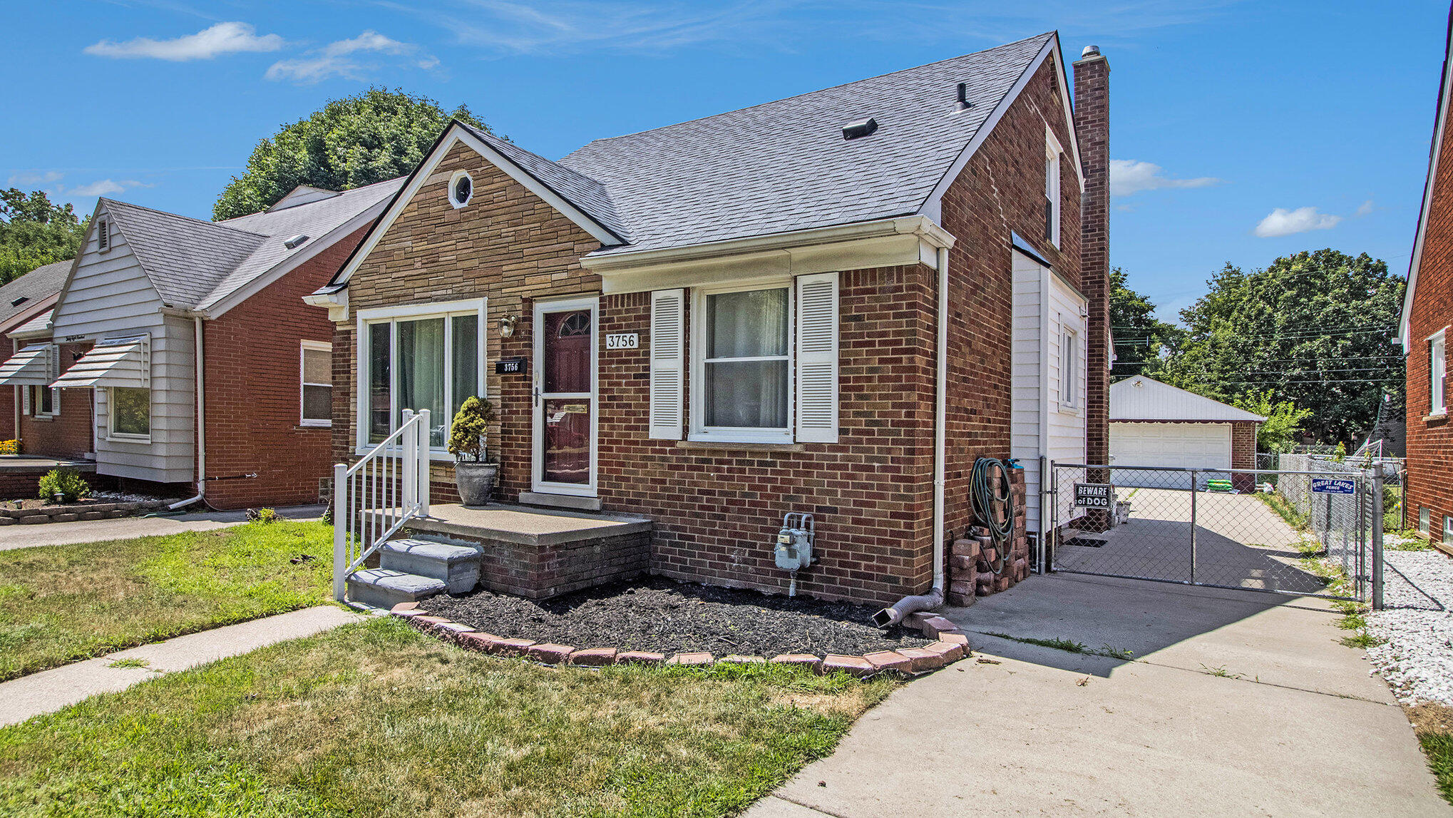 3756 Grindley Park Street Property Photo 2