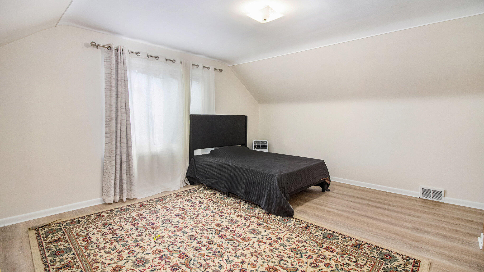 3756 Grindley Park Street Property Photo 15