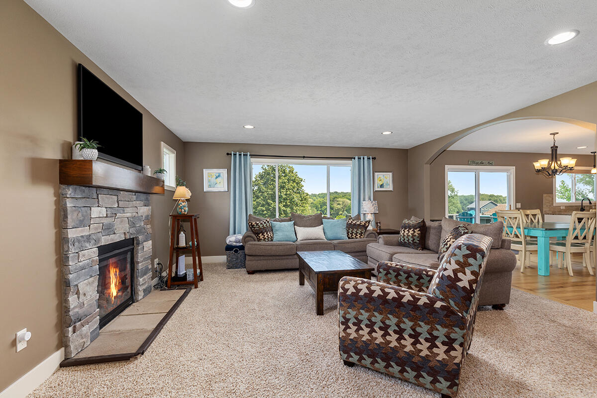 4270 Autumn Ridge Drive Property Photo 3