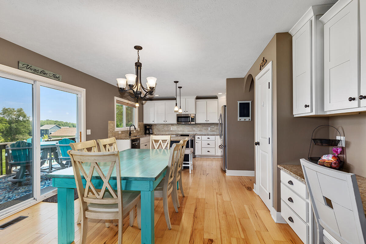 4270 Autumn Ridge Drive Property Photo 4