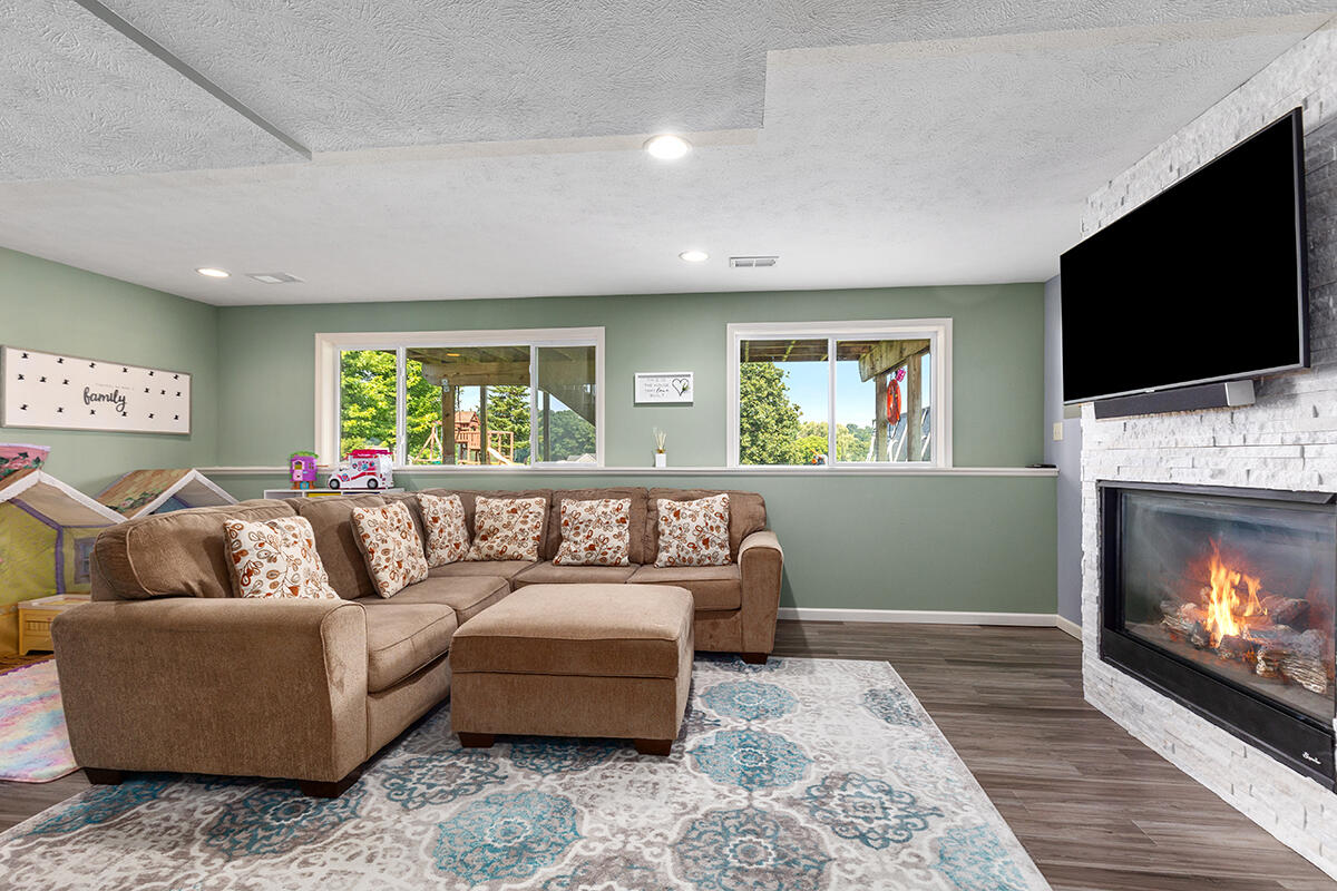 4270 Autumn Ridge Drive Property Photo 19