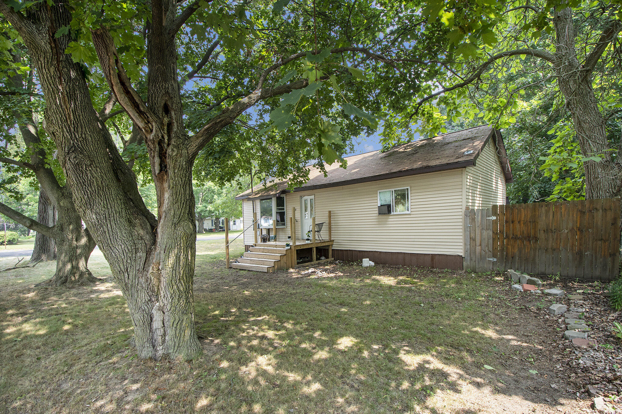 900 S Cedar Street Property Photo 1