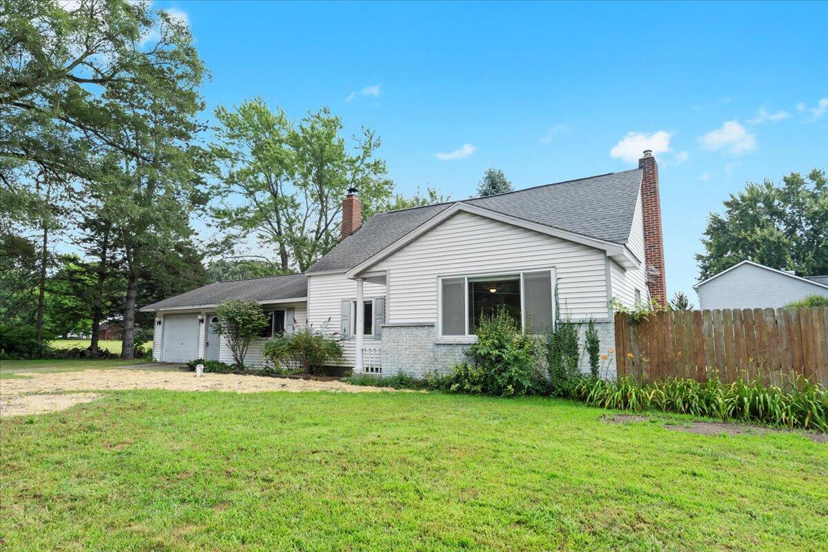 7103 Silver Lake Road Property Photo 1