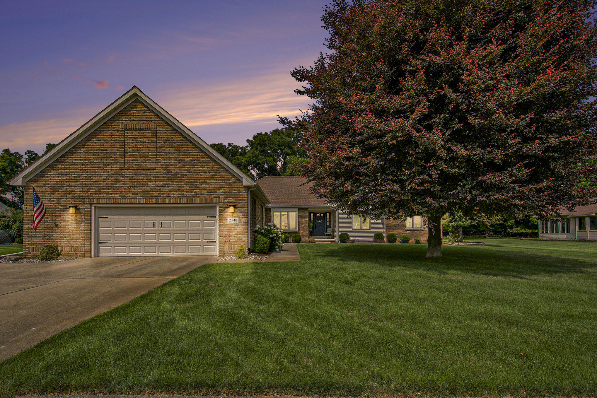2540 Meadowbrook Lane Property Photo 1