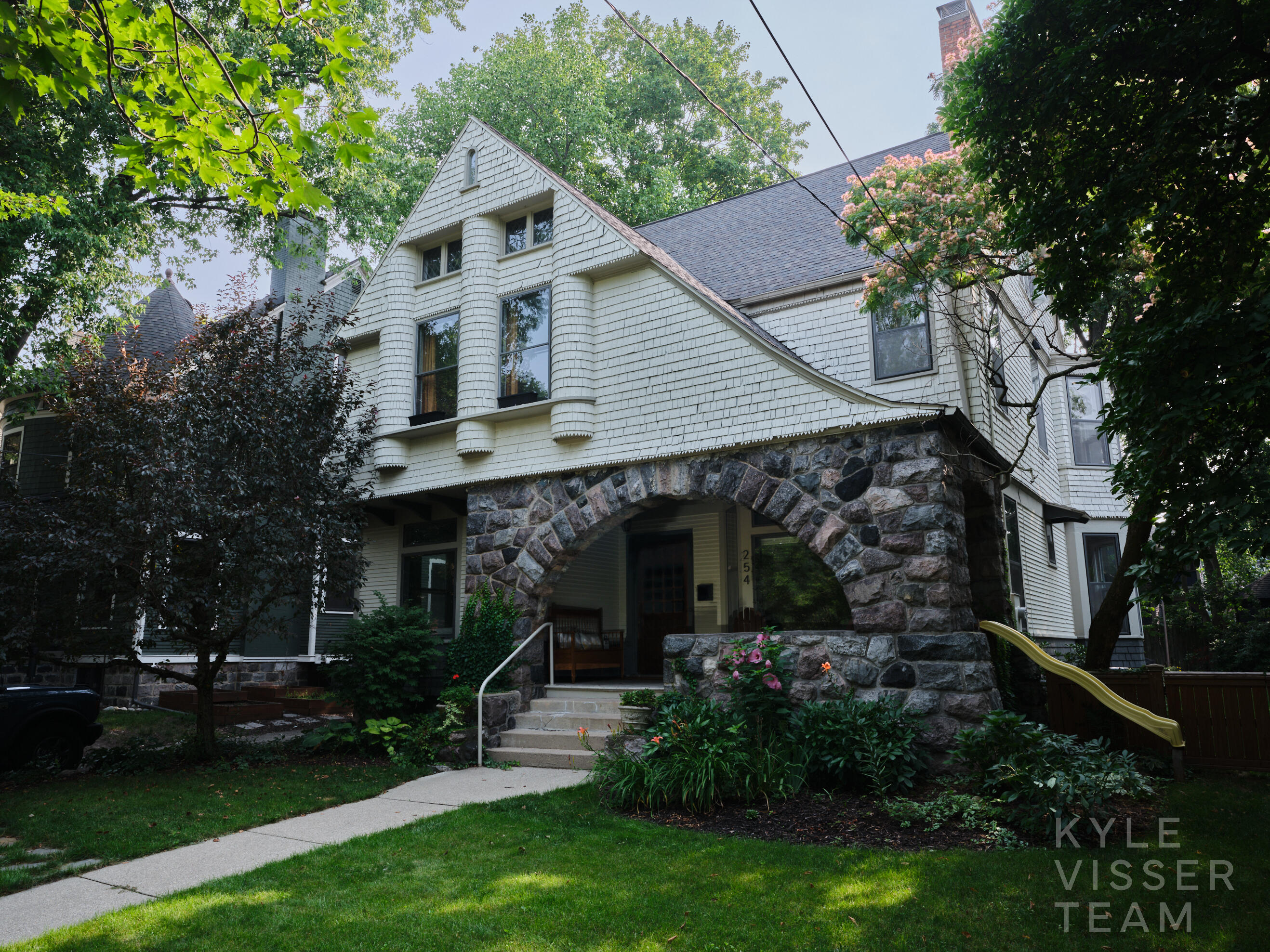 254 College Avenue Se Property Photo 1
