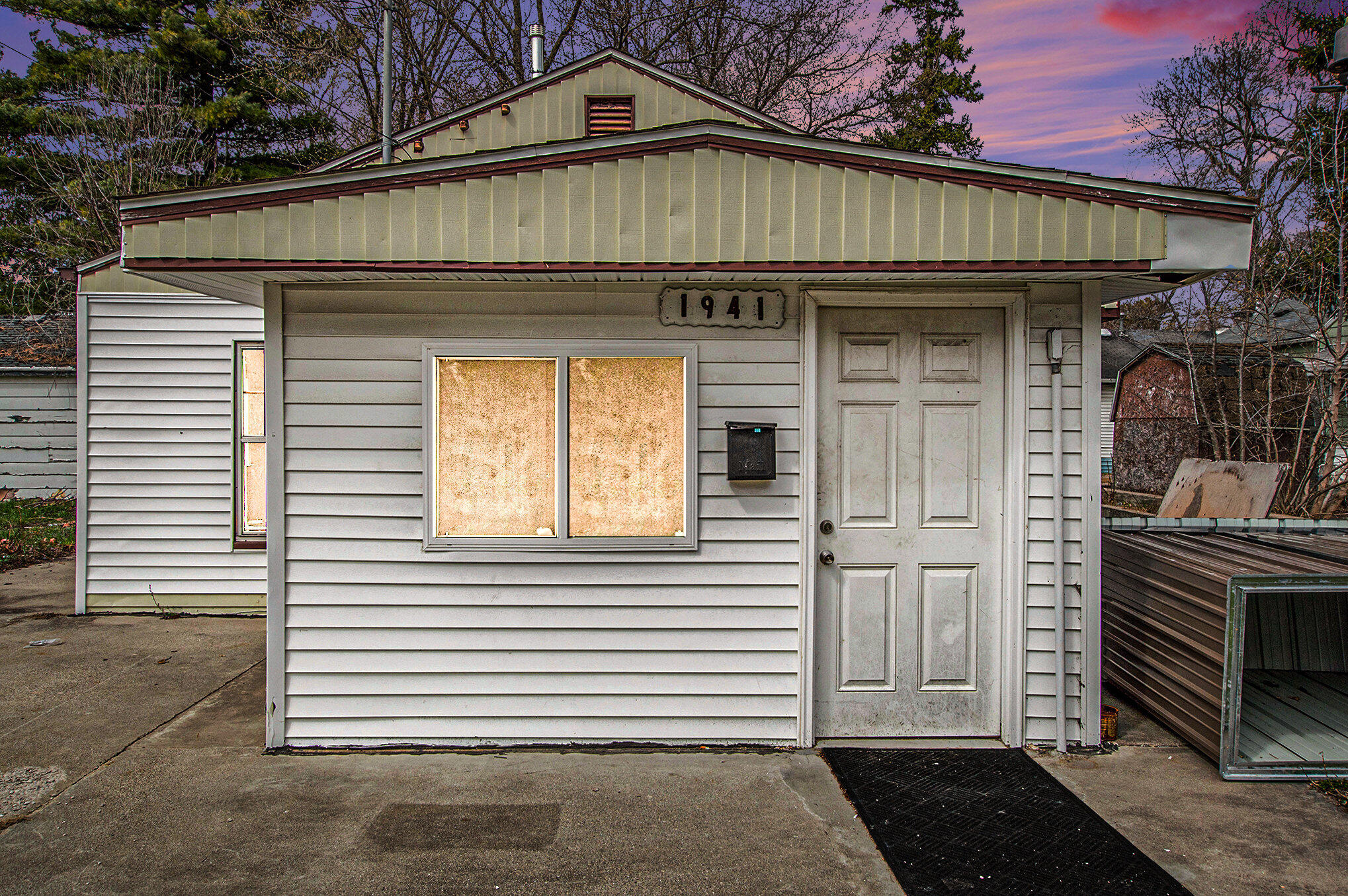 1941 Walcott Street Property Photo 1