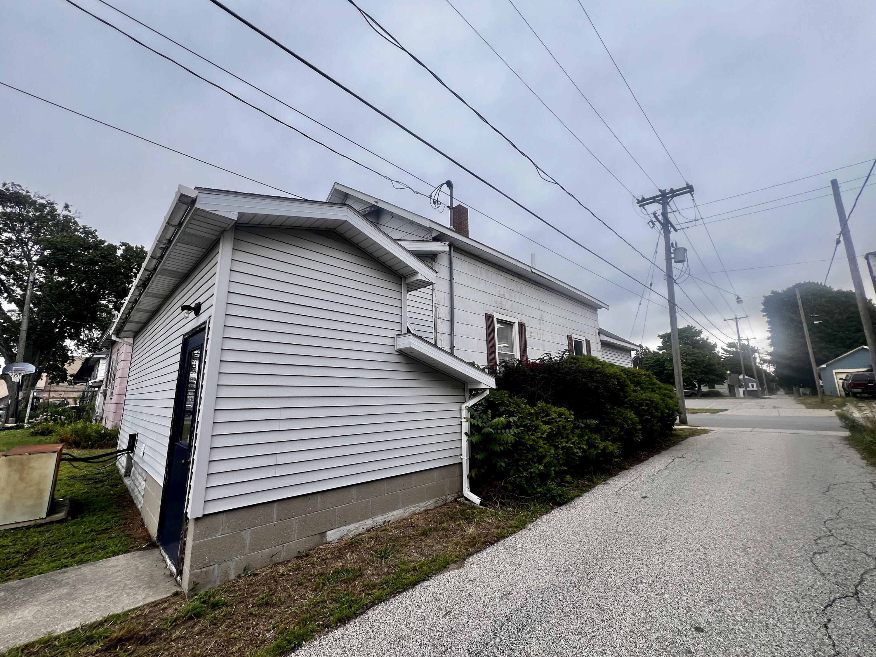 208 S Harrison Street Property Photo 4