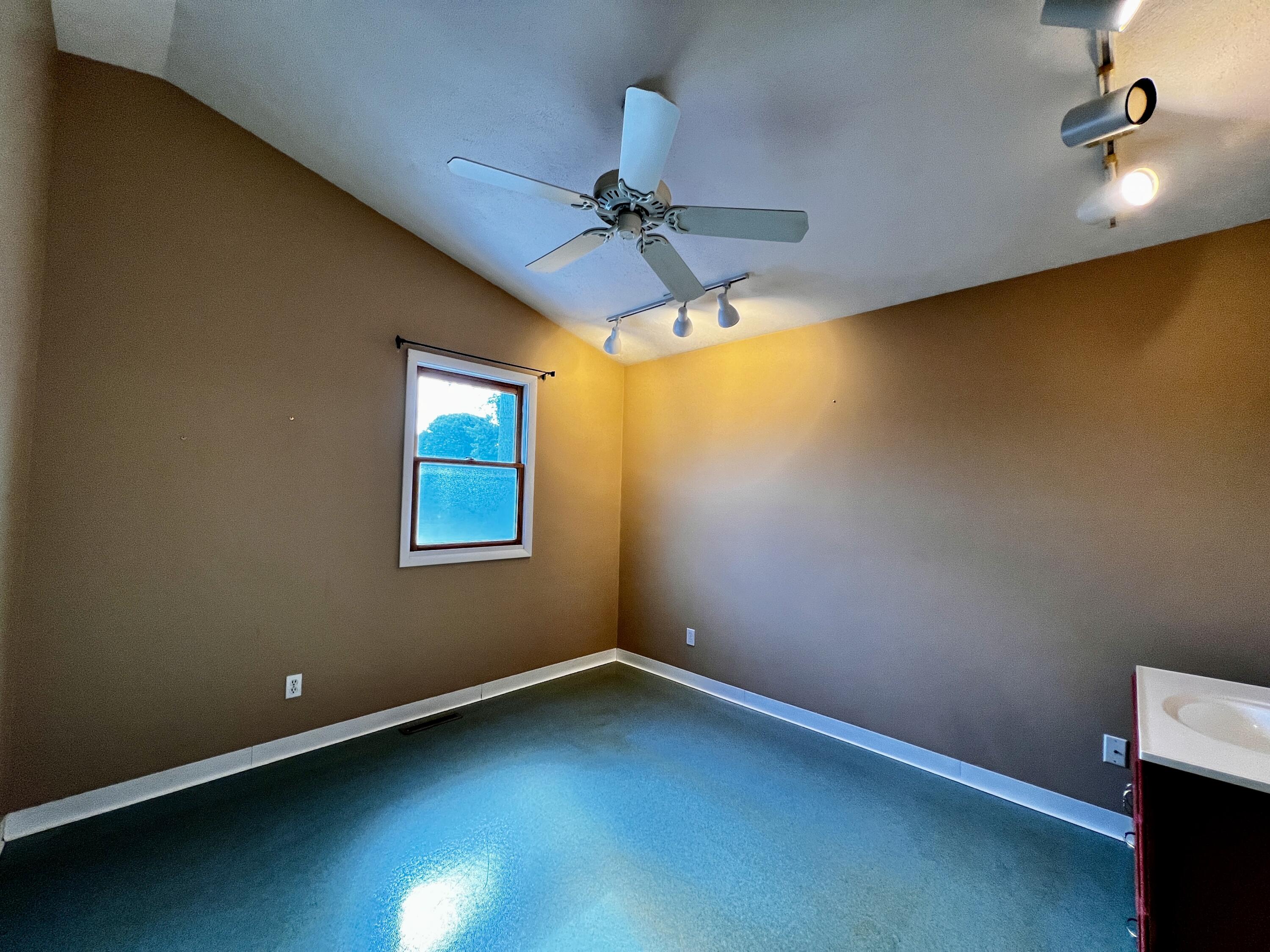 208 S Harrison Street Property Photo 7