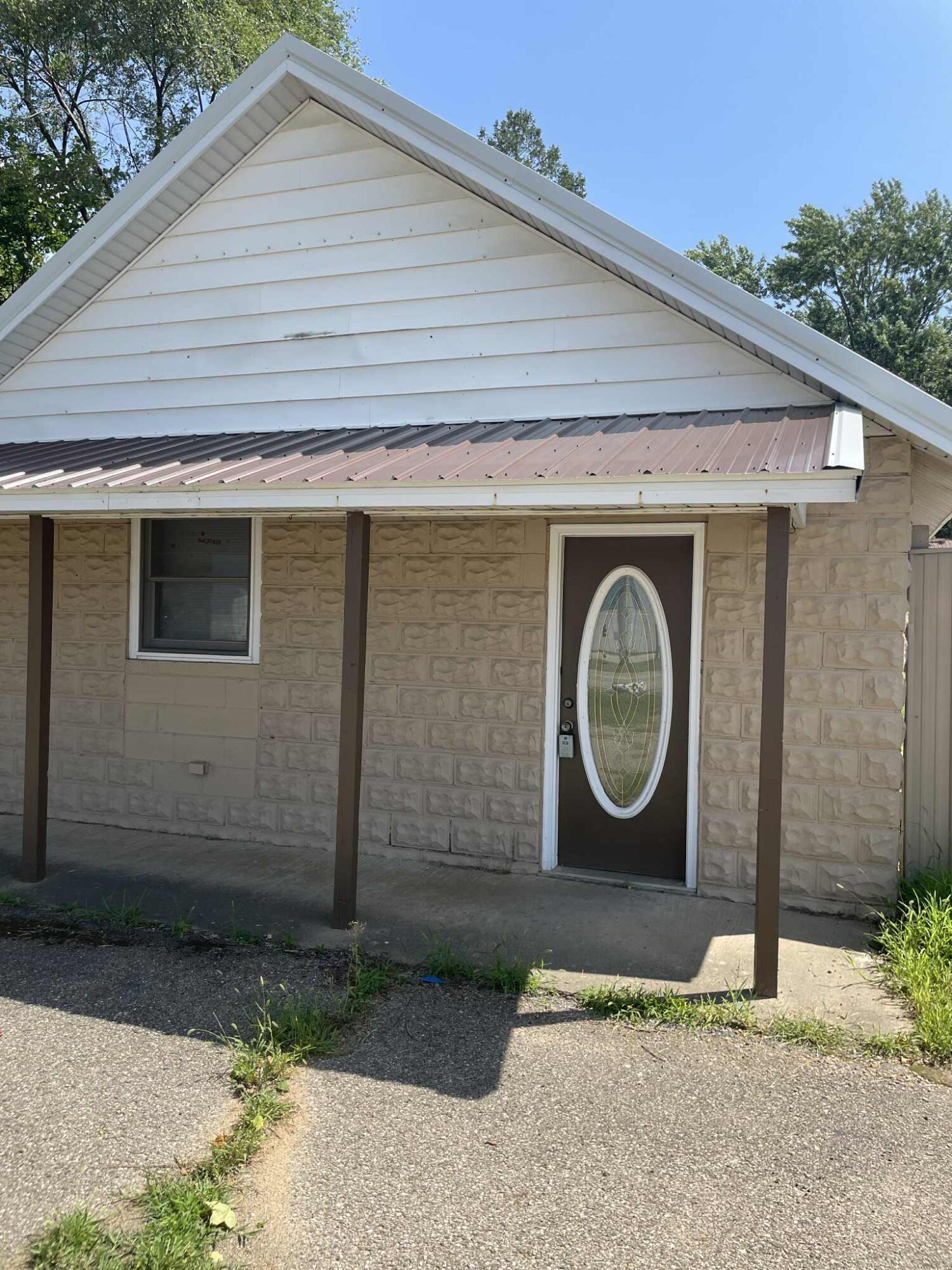 1022 E Michigan Avenue Property Photo 1