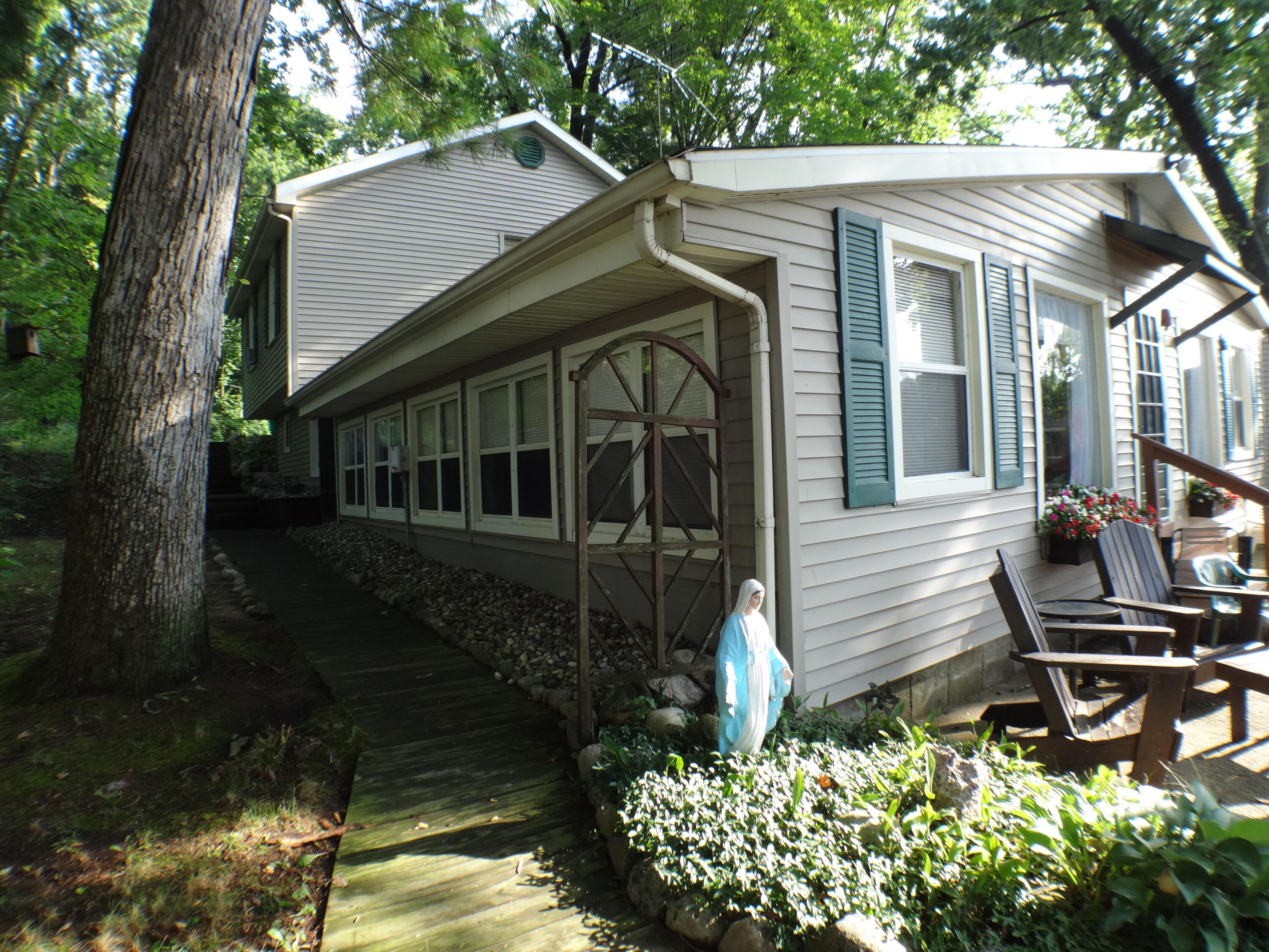 5701 Head Lake Road Property Photo 4