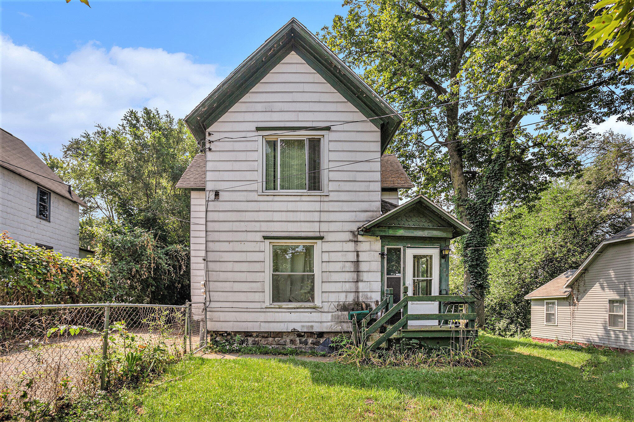 1110 Hotop Avenue Property Photo 1