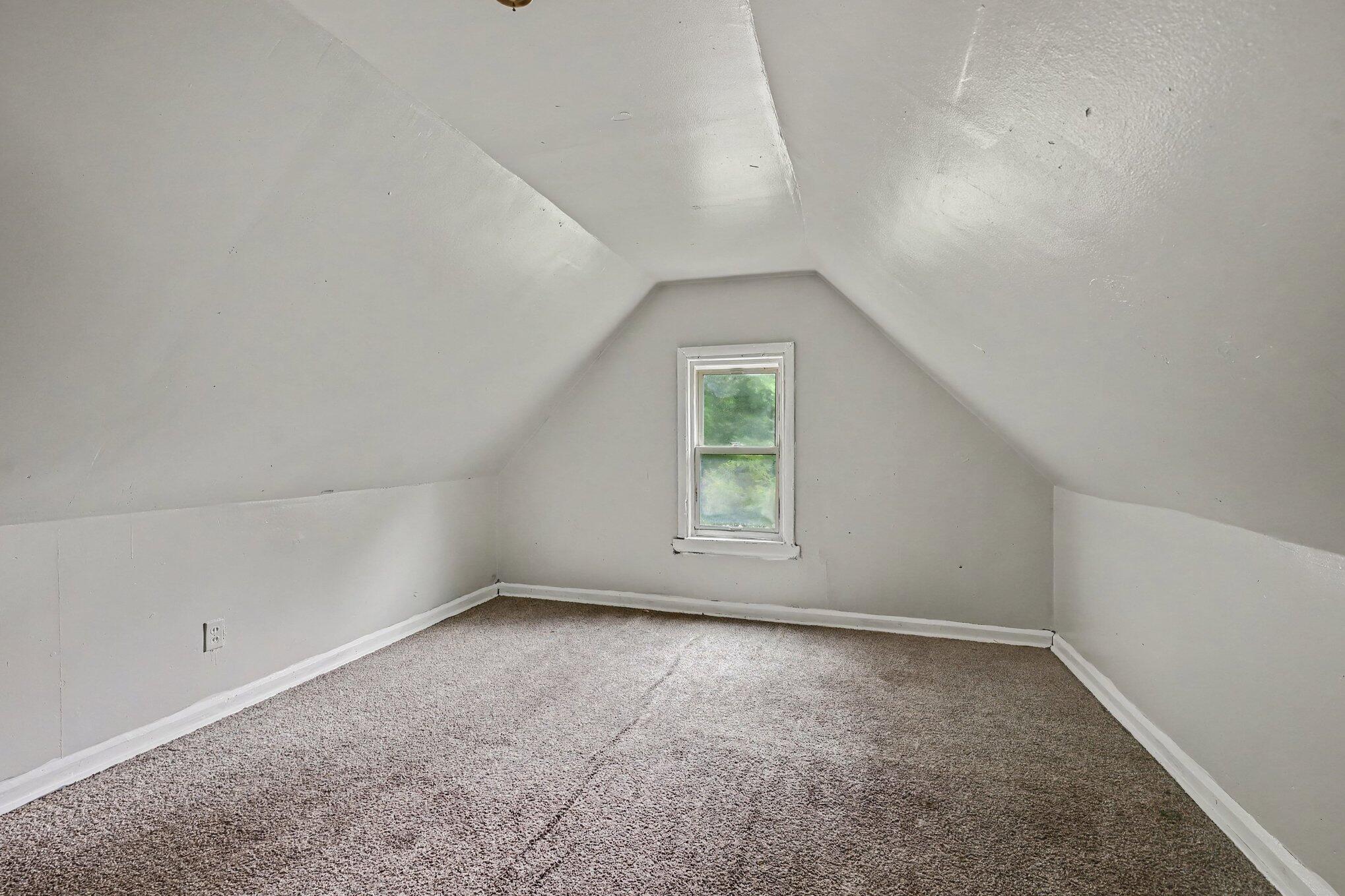 1110 Hotop Avenue Property Photo 18