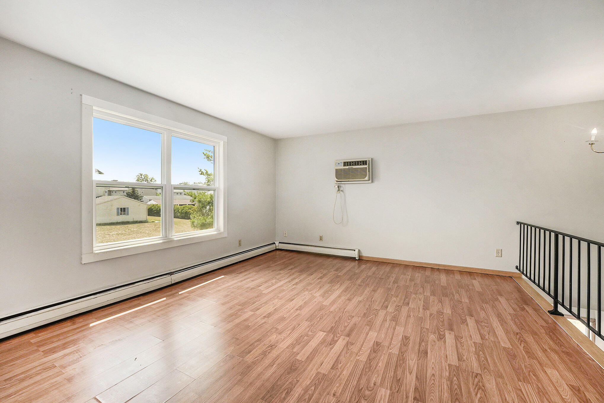 403 Stratford Way Property Photo 3