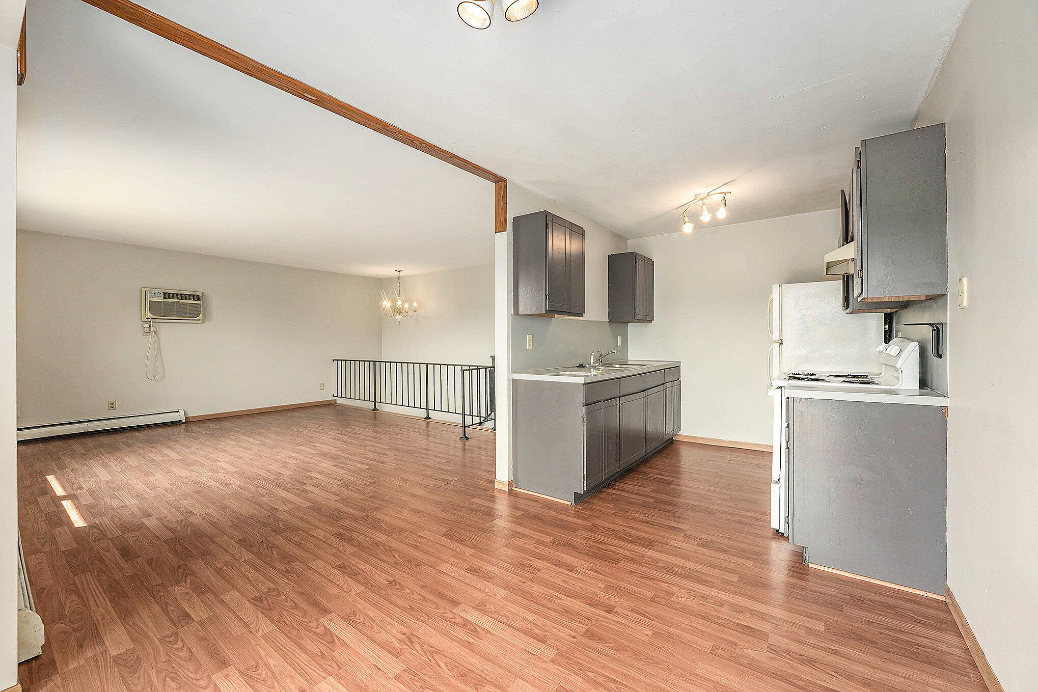 403 Stratford Way Property Photo 4